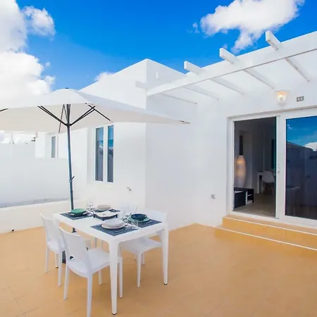 Flower Beach 8 Apartment *