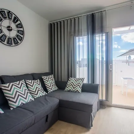 Flower Beach 8 Apartment *