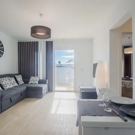 Flower Beach 8 Apartment *